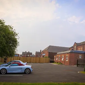 Spacious Close To City Centre With Free Secure Parking Apartment Leeds (West Yorkshire)
